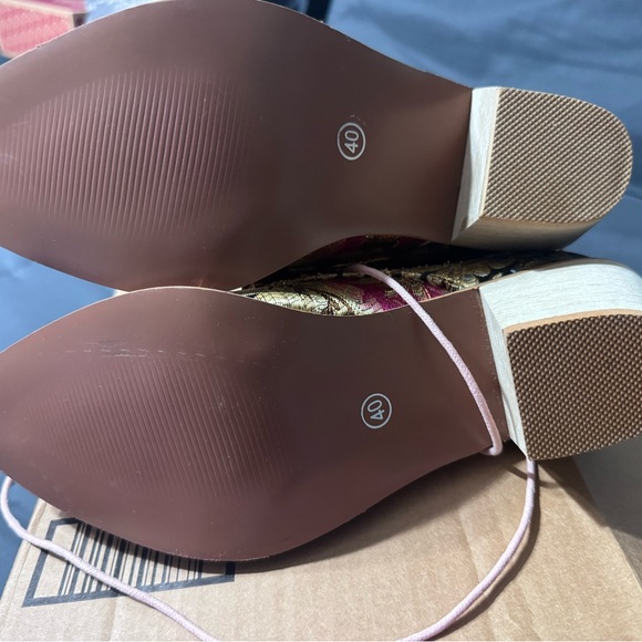 Floral Embroidered Ankle Boots - Picture 4 of 4